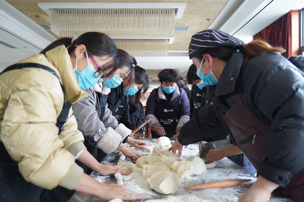 冬至包餃子 情暖寒冬日，宏達(dá)集團開展迎冬至包餃子活動